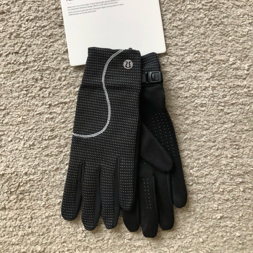 LULULEMON Fast and Free Reflective Run Gloves.NWT.